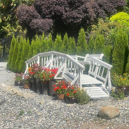 Garden Bridge House Villa Sechelt Exterior photo