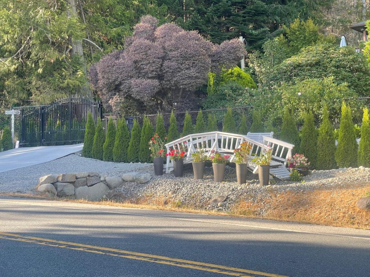 Garden Bridge House Villa Sechelt Exterior photo
