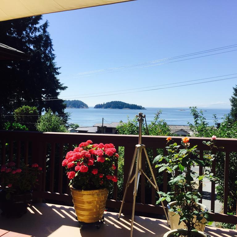 Garden Bridge House Villa Sechelt Exterior photo