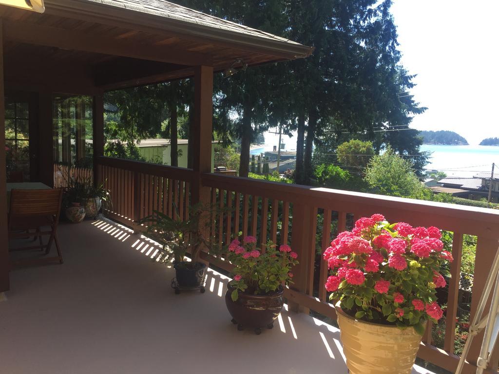 Garden Bridge House Villa Sechelt Exterior photo
