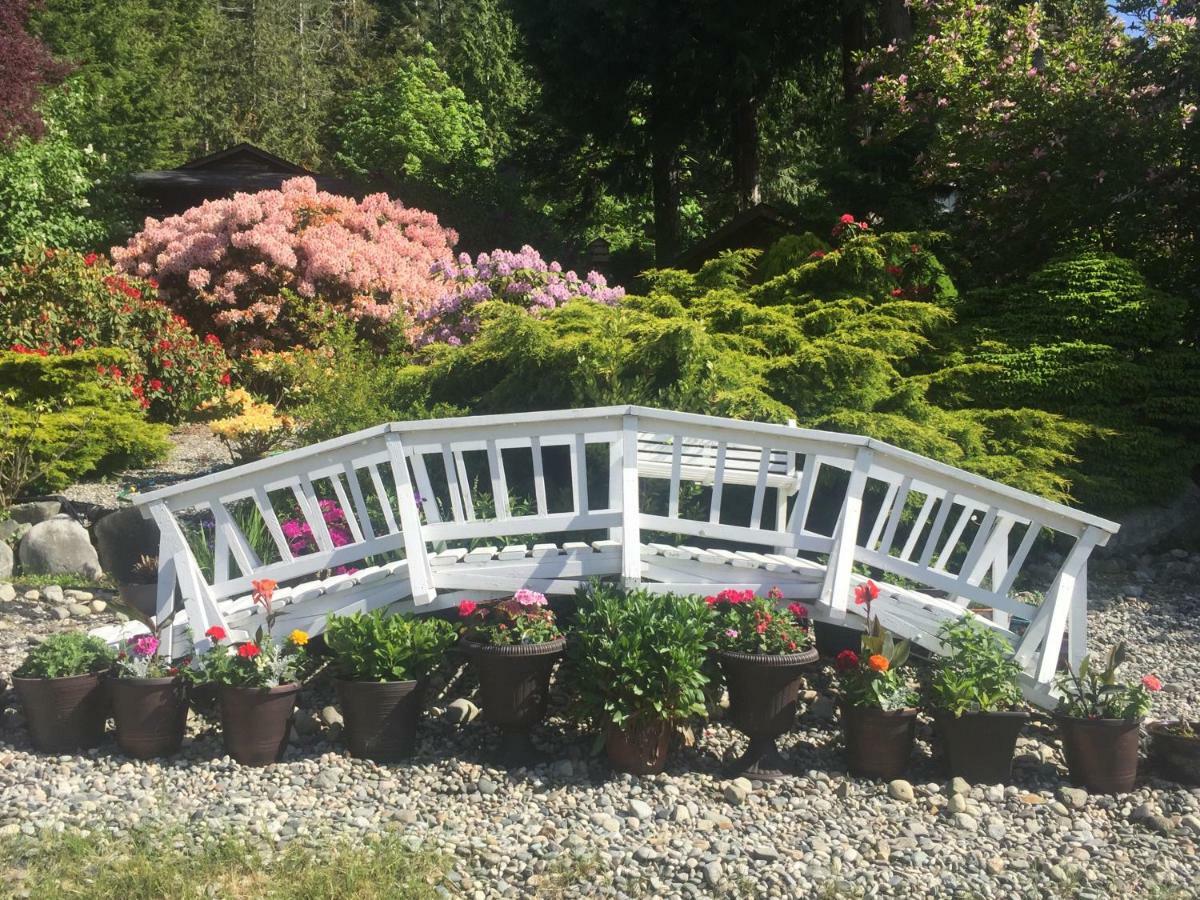 Garden Bridge House Villa Sechelt Exterior photo